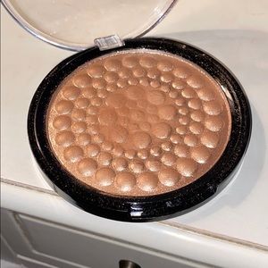 Beauty Concepts Super Glow bronzer
